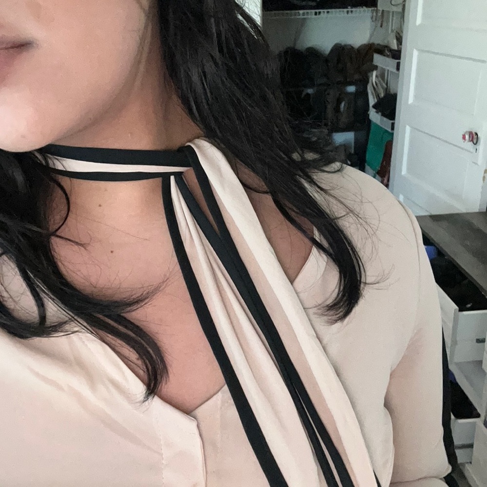 Long sleeve top tie at the neck